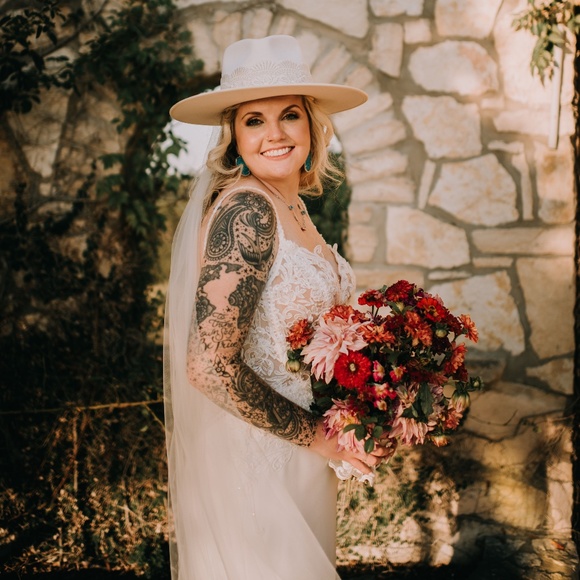 Meet your Posher, Hanna - Picture 1 of 3